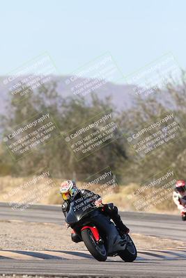 media/Dec-01-2025-Moto Forza (Mon) [[2daa91e15f]]/3-Beginner Group/Session 3 (Turn 3)/